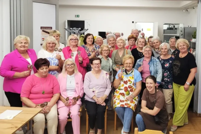 Integracja, słodkości i profilaktyka – spotkanie lęborskich seniorów