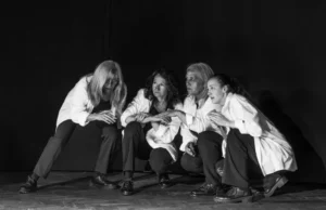 Zapraszamy na spektakl teatralny „Pod skórą” we „Fregacie” Zapraszamy na spektakl teatralny “Pod skórą” we „Fregacie”