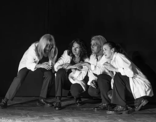Zapraszamy na spektakl teatralny „Pod skórą” we „Fregacie” Zapraszamy na spektakl teatralny “Pod skórą” we „Fregacie”