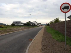 Nowy asfalt na Strzelców Podhalańskich zyskał kolejne metry. Zakończono drugi etap modernizacji ulicy Strzelców Podhalańskich w Lęborku, dzięki czemu 45-metrowy odcinek zyskał nową, asfaltową nawierzchnię. Jest to znacząca poprawa dla mieszkańców i kierowców. Nowy asfalt na Strzelców Podhalańskich. Kolejny etap inwestycji zakończony