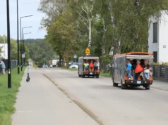 Seniorzy zwiedzali Lębork meleksem i zadbali o zdrowie