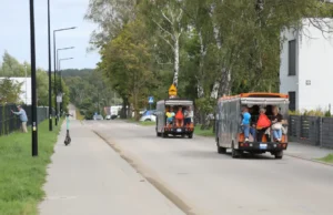 Seniorzy zwiedzali Lębork meleksem i zadbali o zdrowie Seniorzy zwiedzali Lębork meleksem i zadbali o zdrowie