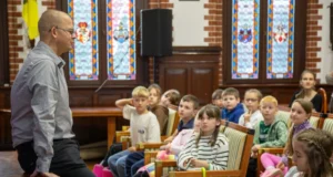 Trzecioklasiści z SP1 poznali tajniki pracy Urzędu Miejskiego Trzecioklasiści z SP1 poznali tajniki pracy Urzędu Miejskiego