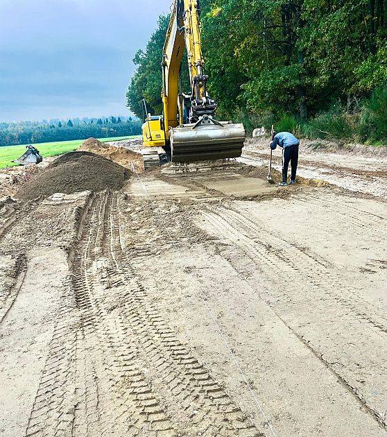 Radni wizytowali inwestycje w Czarnówku: powstaje nowa droga dojazdowa do zakładu utylizacji Radni wizytowali inwestycje w Czarnówku: powstaje nowa droga dojazdowa do zakładu utylizacji