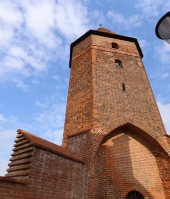 Baszta Bluszczowa znów w rękach miasta Lębork Baszta Bluszczowa ponownie własnością Miasta Lębork!