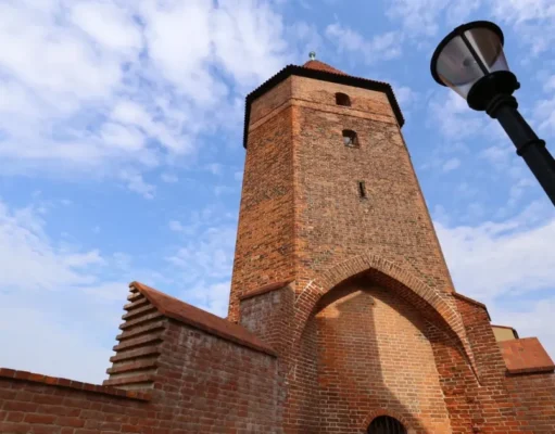 Baszta Bluszczowa znów w rękach miasta Lębork Baszta Bluszczowa ponownie własnością Miasta Lębork!