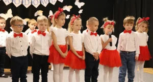 Dzień Edukacji Narodowej w Przedszkolu nr 9 w Lęborku Dzień Edukacji Narodowej w lęborskiej „Dziewiątce”