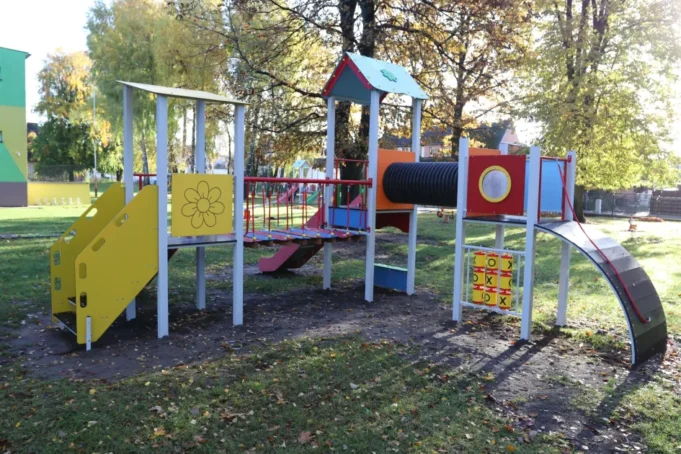 Przedszkole nr 5 z nowym placem zabaw.jpg Przedszkole nr 5 z nowym placem zabaw