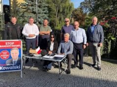 Działacze PiS zbierali na Staromiejskiej podpisy pod projektem „Stop banderyzmowi”