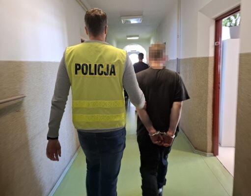 Lęborski patrol zatrzymał 27-latka. Kierował bez uprawnień, OC i z narkotykami
