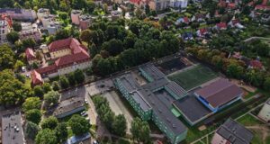 Więcej patroli przy szkołach w Lęborku. Samorządy i policja reagują na niepokój