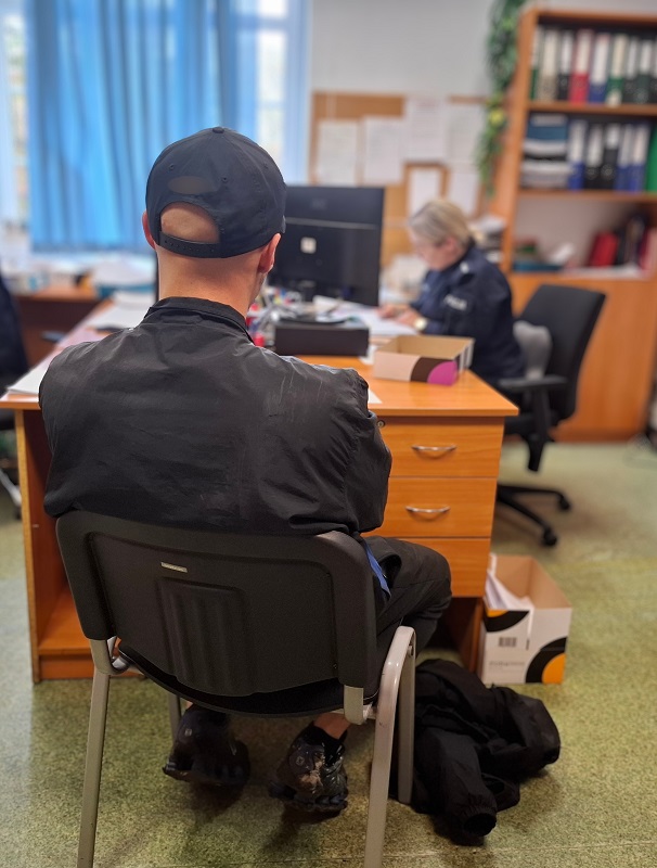 Nocna kontrola w Lęborku: 25-latek bez prawa jazdy i z podejrzeniem jazdy po narkotykach