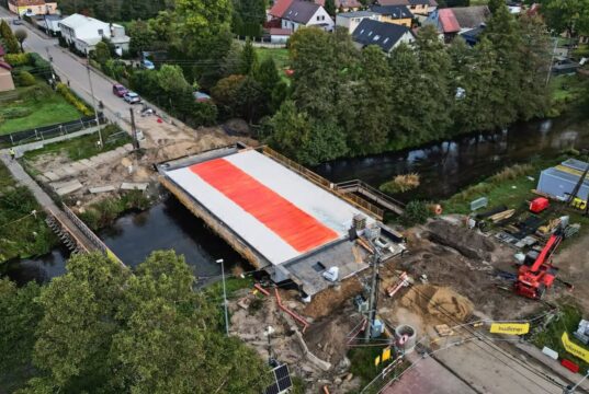 W Łęczycach budują nowy most nad Łebą. Inwestycja potrwa do 2027 roku