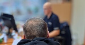 Piwo, śledzie, ser i sofa na siłowni. Pełen wrażeń dzień 54-latka w Lęborku