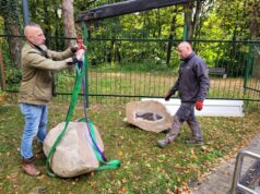 Ponad 700-kilogramowy głaz z historią Pomorza stanął przy Wieży Ciśnień w Lęborku