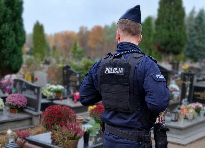 Policja apeluje o ostrożność przed Wszystkimi Świętymi w Lęborku