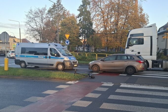 Wypadek na ul. Abrahama: Hyundai potrącił 30-latka na hulajnodze