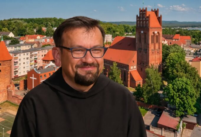 Ojciec Damian Basarab o tradycjach początku listopada i Lęborskim Balu Wszystkich Świętych